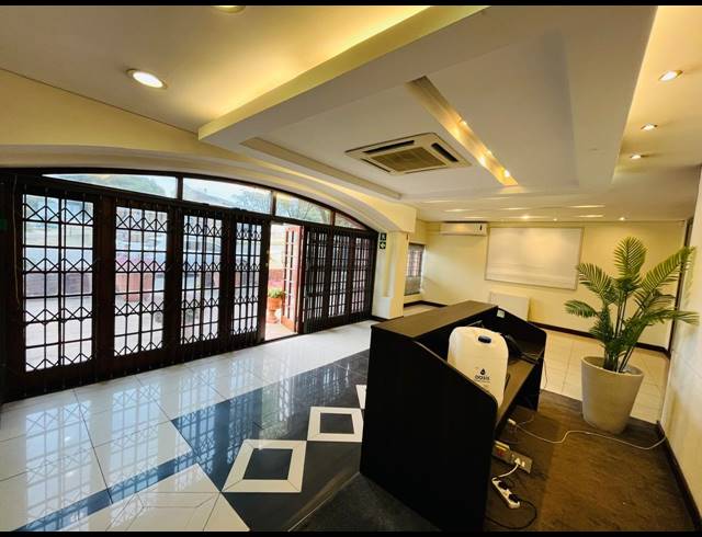 2,000M² OFFICE FOR SALE IN RANDJESPARK